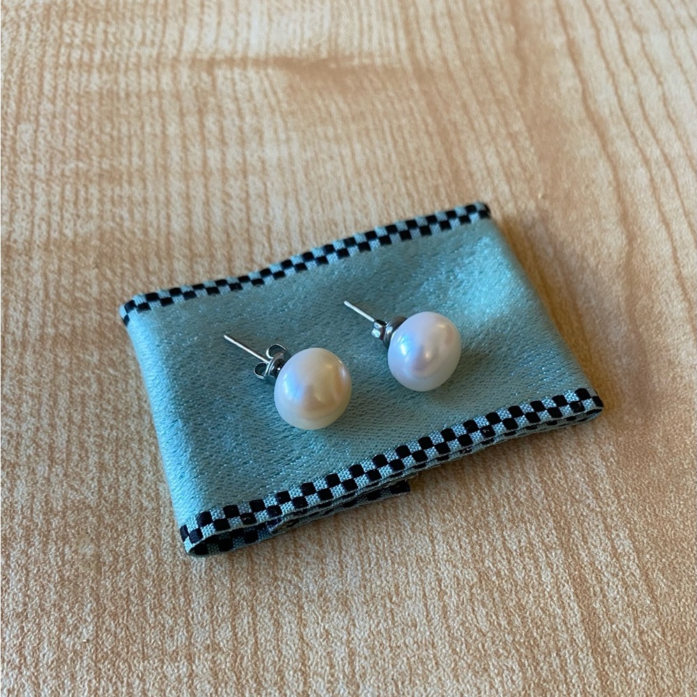 Elegant Pearl Stud Earrings